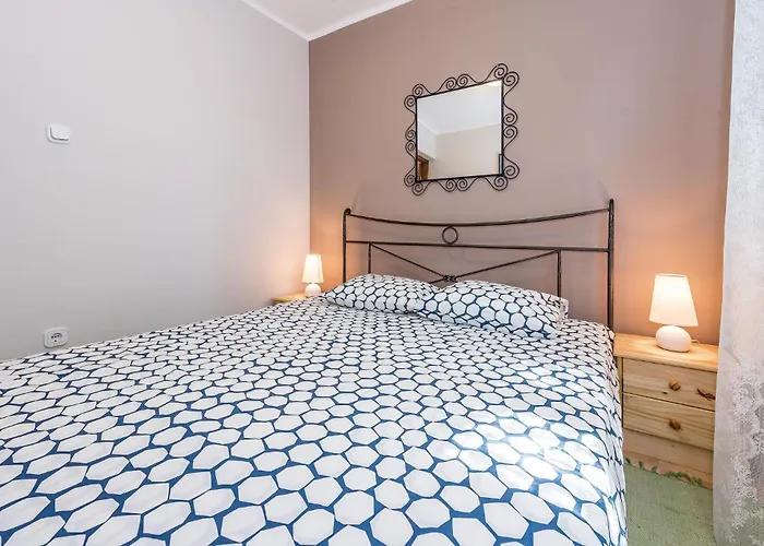 Two-bedroom In Apartman Grebastica